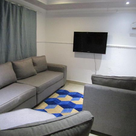 Phomolong Guest House Soweto Bagian luar foto