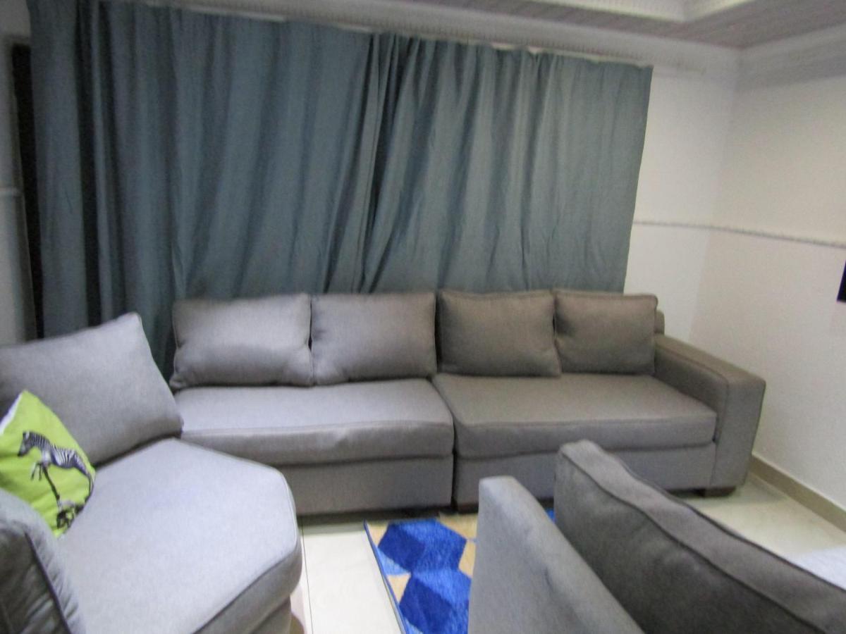 Phomolong Guest House Soweto Bagian luar foto