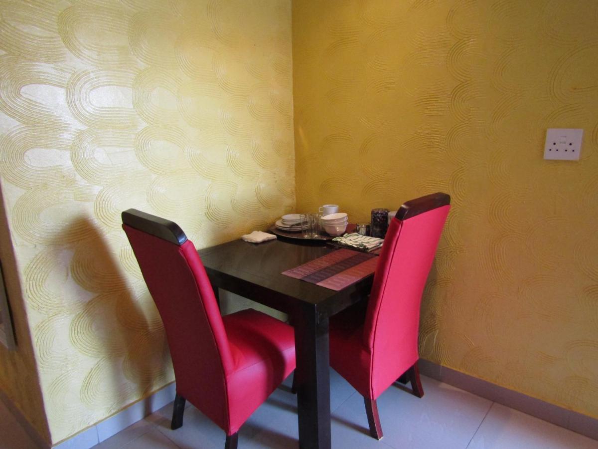 Phomolong Guest House Soweto Bagian luar foto