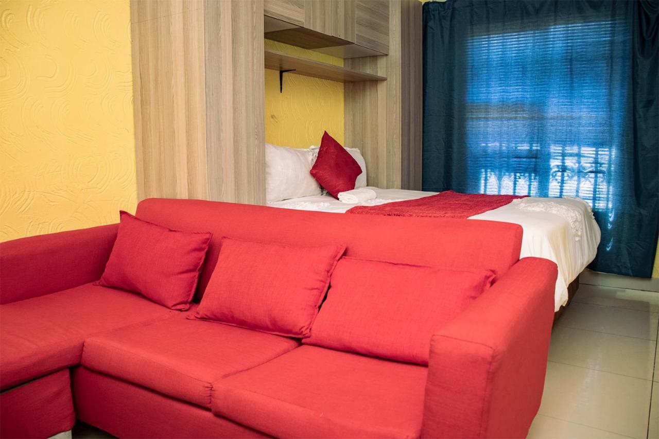 Phomolong Guest House Soweto Bagian luar foto