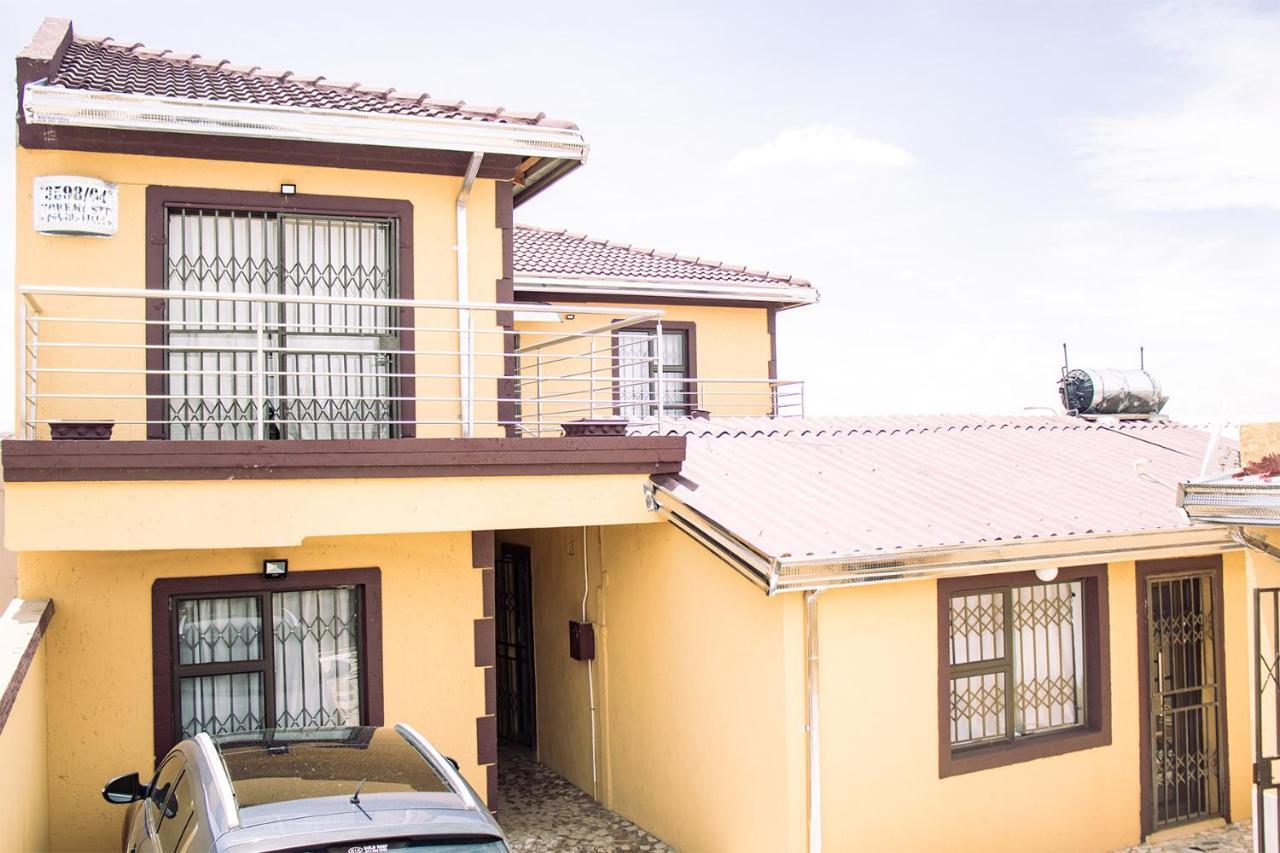 Phomolong Guest House Soweto Bagian luar foto