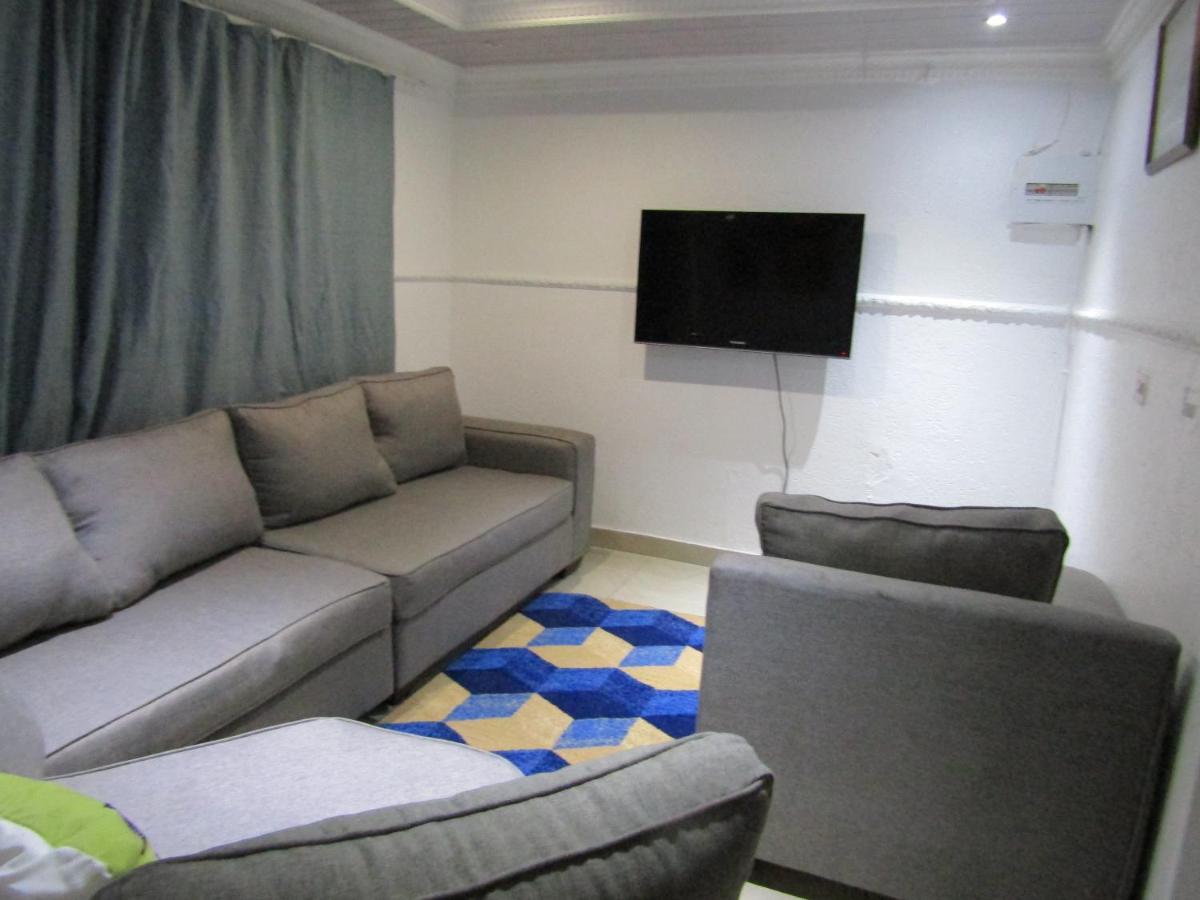 Phomolong Guest House Soweto Bagian luar foto